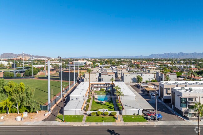Scottsdale Suites Apartments photo 4