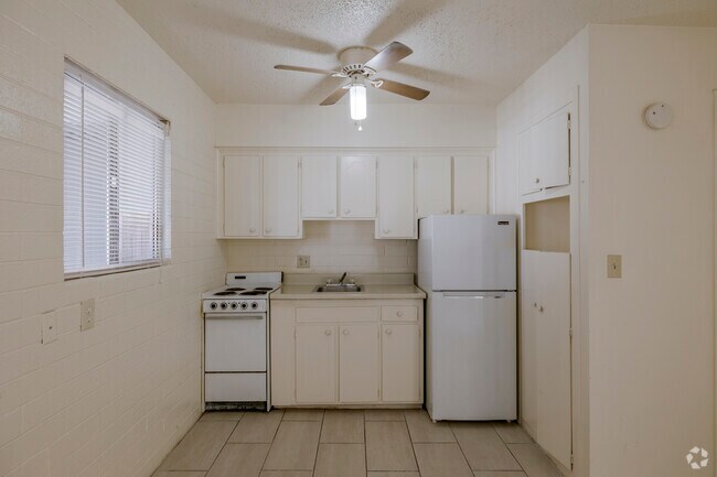 Scottsdale Suites Apartments photo 3