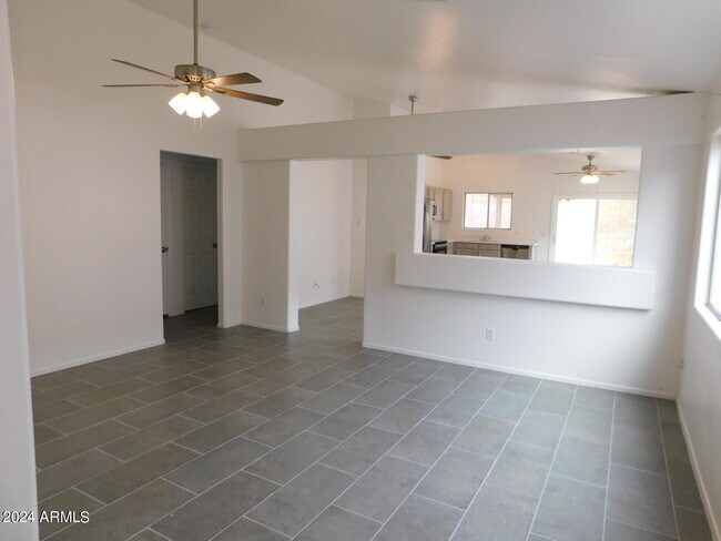 2874 W Muriel Dr Phoenix, AZ 85053 photo 2