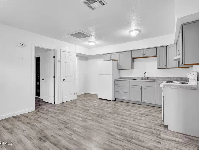 1119 W Fillmore St Phoenix, AZ 85007 photo 4