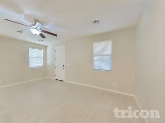 12575 W Hummingbird Terrace Peoria, AZ 85383 photo 2