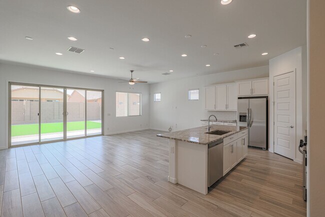 9243 W Montecito Ave Phoenix, AZ 85037 photo 4