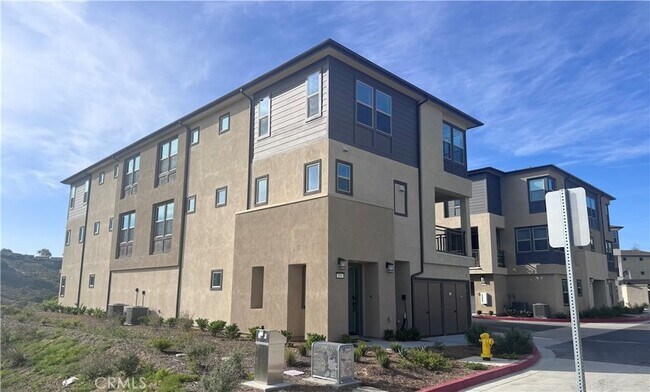 300 Honeysuckle Wy Oceanside, CA 92057