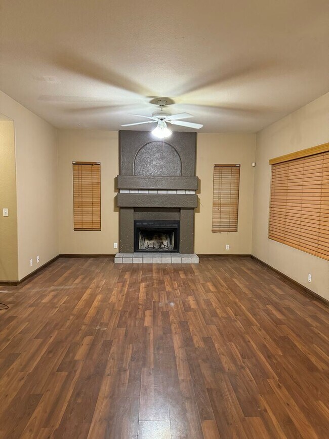 1109 W Glenmere Dr Chandler, AZ 85224 photo 4