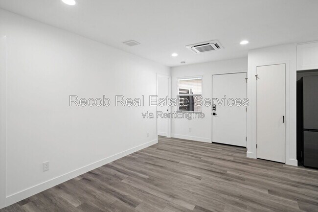 6644 Rockglen Ave San Diego, CA 92111 photo 4