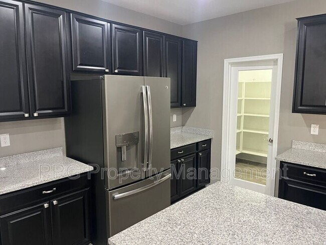 15752 W Desert Hills Dr Surprise, AZ 85379 photo 5