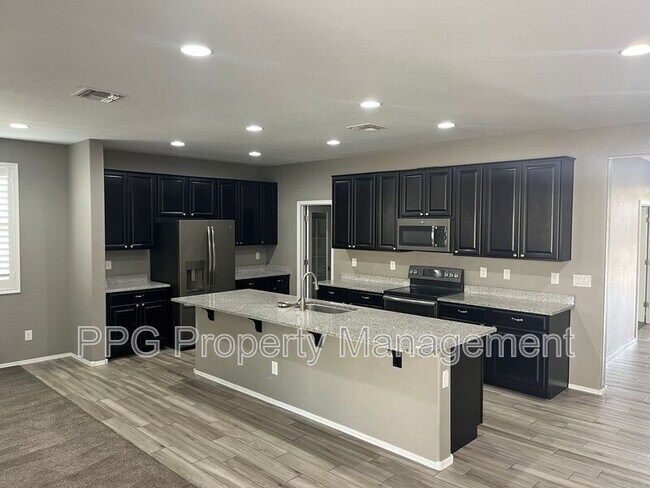 15752 W Desert Hills Dr Surprise, AZ 85379 photo 4