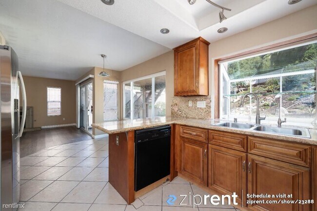 9588 Vervain St San Diego, CA 92129 photo 4
