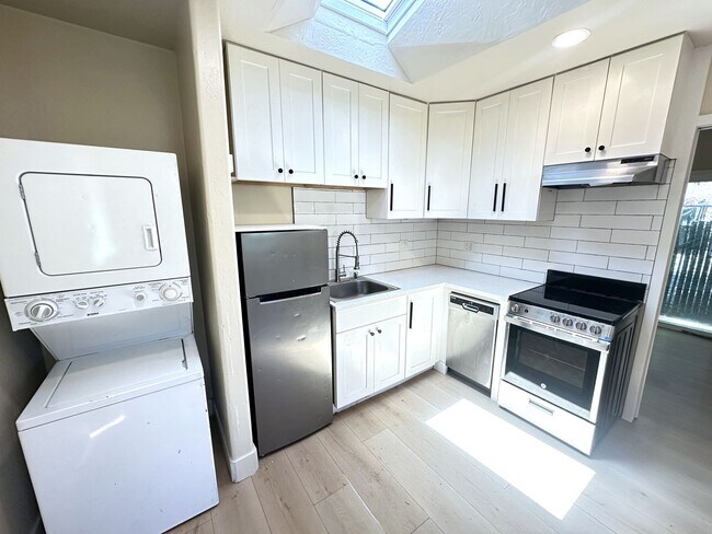 1243 58th Ave Oakland, CA 94621 photo 4