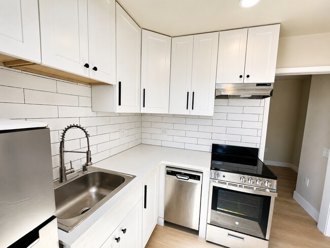 1243 58th Ave Oakland, CA 94621 photo 3