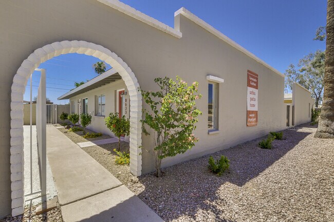 8635 E Coronado Rd Scottsdale, AZ 85257 photo 2
