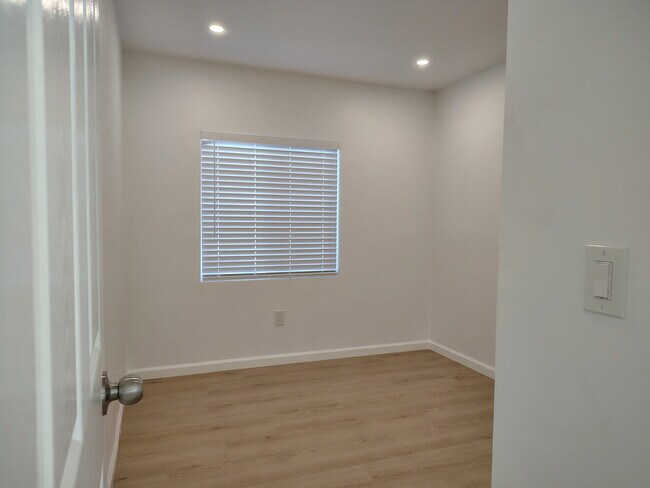 1487 Hilltop Dr Chula Vista, CA 91911 photo 4