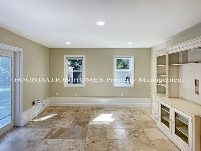 Large Estate - Pool - A/c - 3 Car Garage - Hiking - Foundation - photo 4