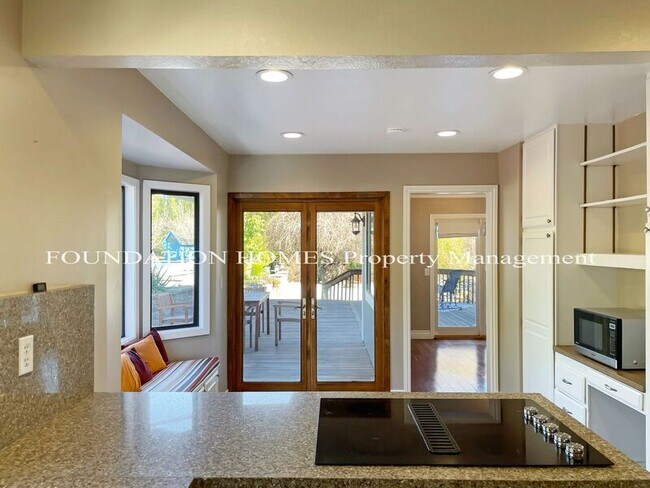 Large Estate - Pool - A/c - 3 Car Garage - Hiking - Foundation - photo 3