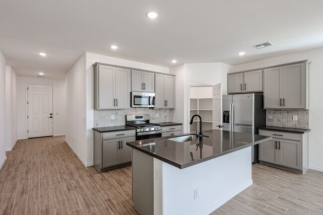 5541 W Summerside Rd Phoenix, AZ 85339 photo 5
