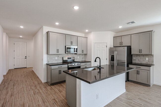 5541 W Summerside Rd Phoenix, AZ 85339 photo 4