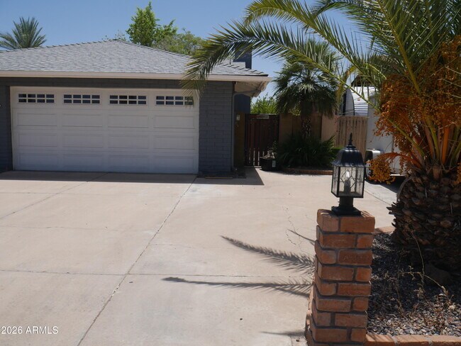 1201 W Loughlin Dr Chandler, AZ 85224 photo 2