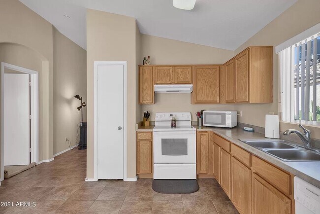 23471 N Desert Dr Florence, AZ 85132 photo 4