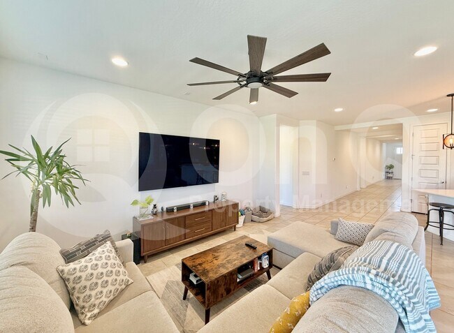 519 S Avocet St Gilbert, AZ 85296 photo 3