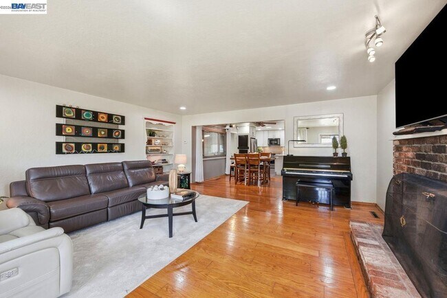1522 Dennis Ave San Leandro, CA 94578 photo 2