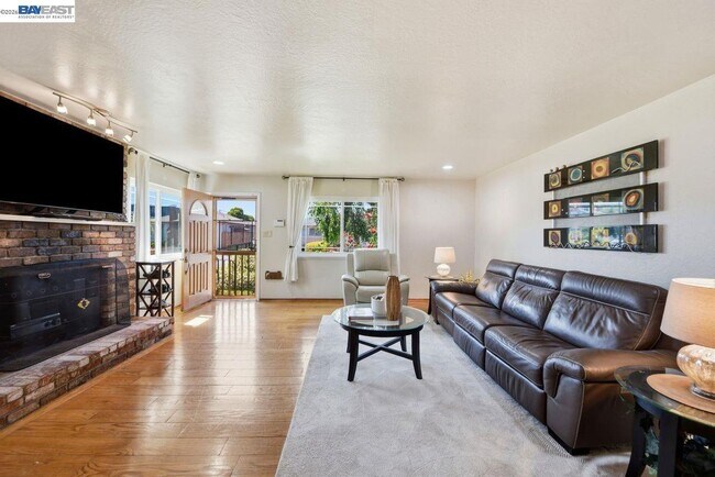 1522 Dennis Ave San Leandro, CA 94578 photo 3