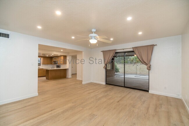 8525 E Mariposa Dr Scottsdale, AZ 85251 photo 5