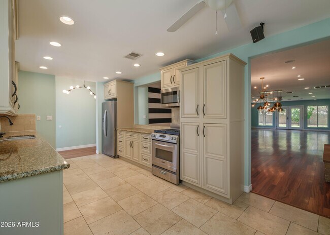 121 W Orchid Ln Phoenix, AZ 85021 photo 4