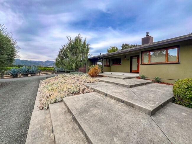 1146 Ragatz Ln Napa, CA 94558 photo 2