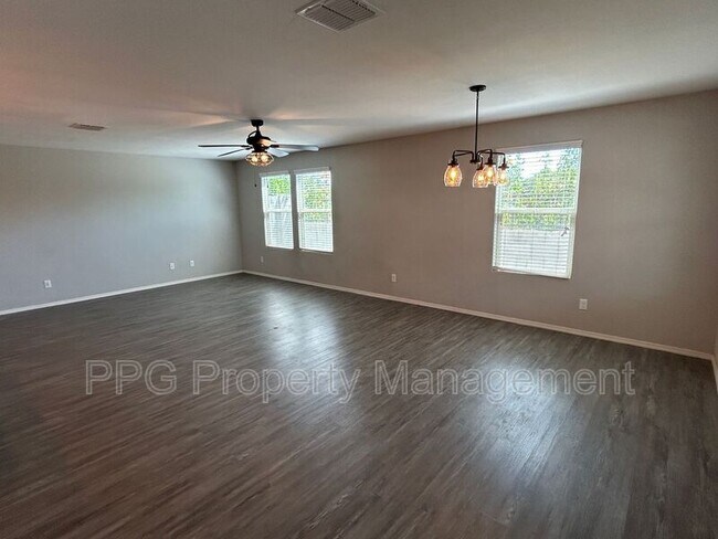 16549 W Sierra St Surprise, AZ 85388 photo 4