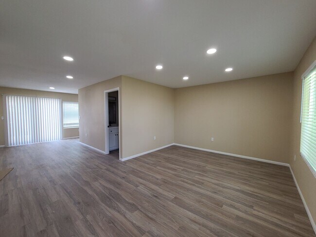 6331 Dinamica Way San Diego, CA 92111 photo 5