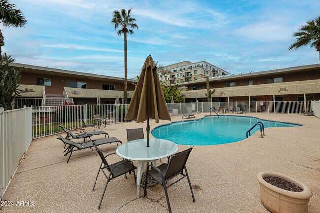 6824 E 2nd St Scottsdale, AZ 85251 photo 4