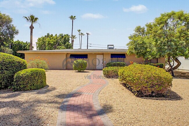 3333 E Medlock Dr Phoenix, AZ 85018 photo 2