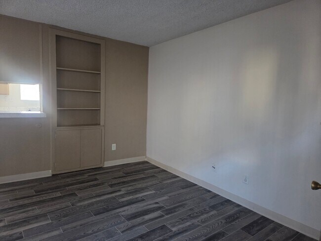 991 N Mollison Ave El Cajon, CA 92021 photo 2