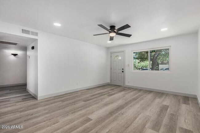 1008 W Watson Dr Tempe, AZ 85283 photo 5