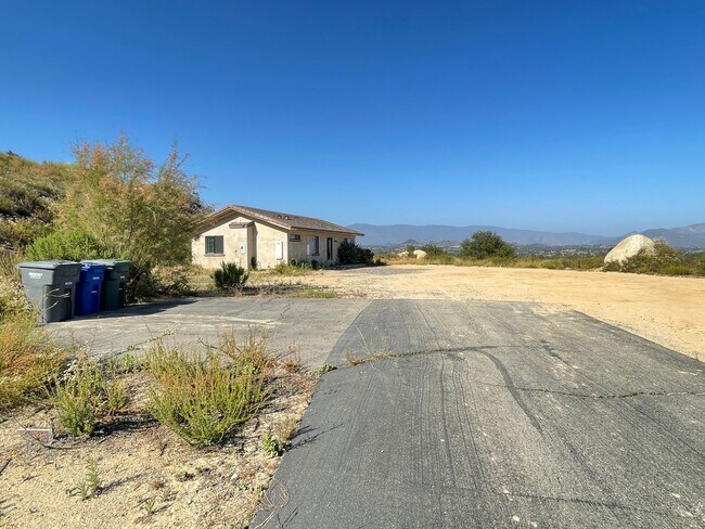 12478 Hillpoint Ct Valley Center, CA 92082 photo 5