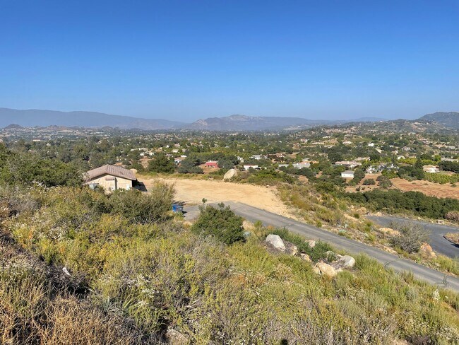 12478 Hillpoint Ct Valley Center, CA 92082 photo 3