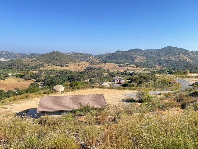 12478 Hillpoint Ct Valley Center, CA 92082 photo 2