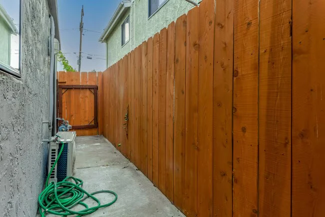 1463 Essex St San Diego, CA 92103 photo 5