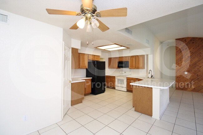 1560 W Kent Dr Chandler, AZ 85224 photo 4