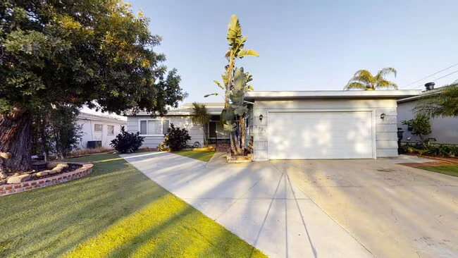 5325 E Falls View Dr San Diego, CA 92115