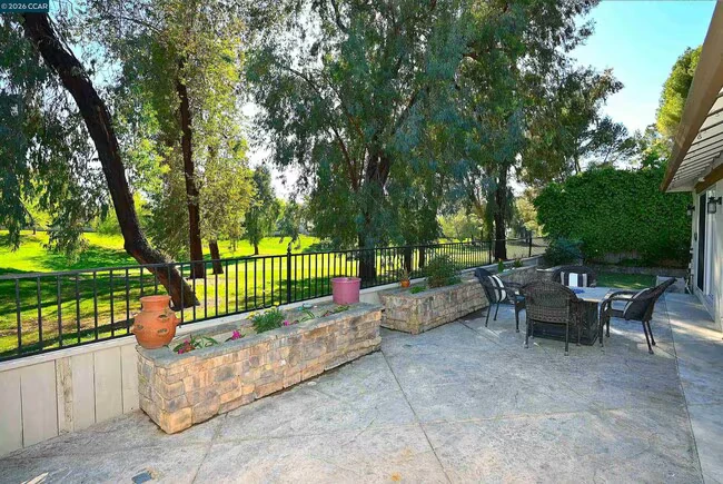 597 Saint George Rd photo 5