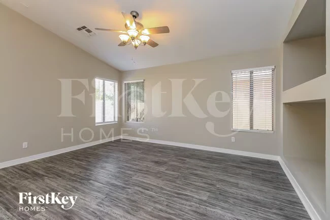 4732 E Mountain Vista Dr Phoenix, AZ 85048 photo 2