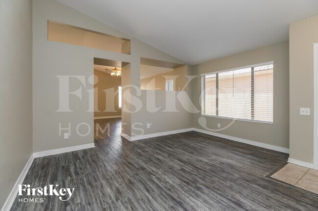 4732 E Mountain Vista Dr Phoenix, AZ 85048 photo 4
