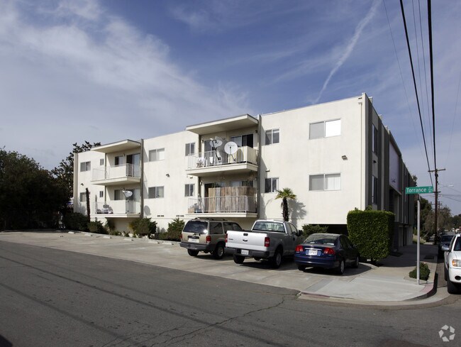 Highland Manor Apartments photo 2