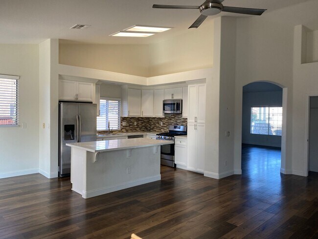 31431 Gironde Ct Winchester, CA 92596 photo 2