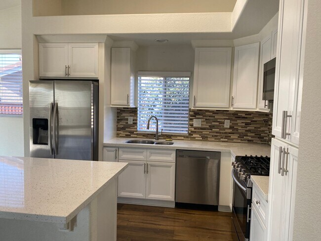 31431 Gironde Ct Winchester, CA 92596 photo 3