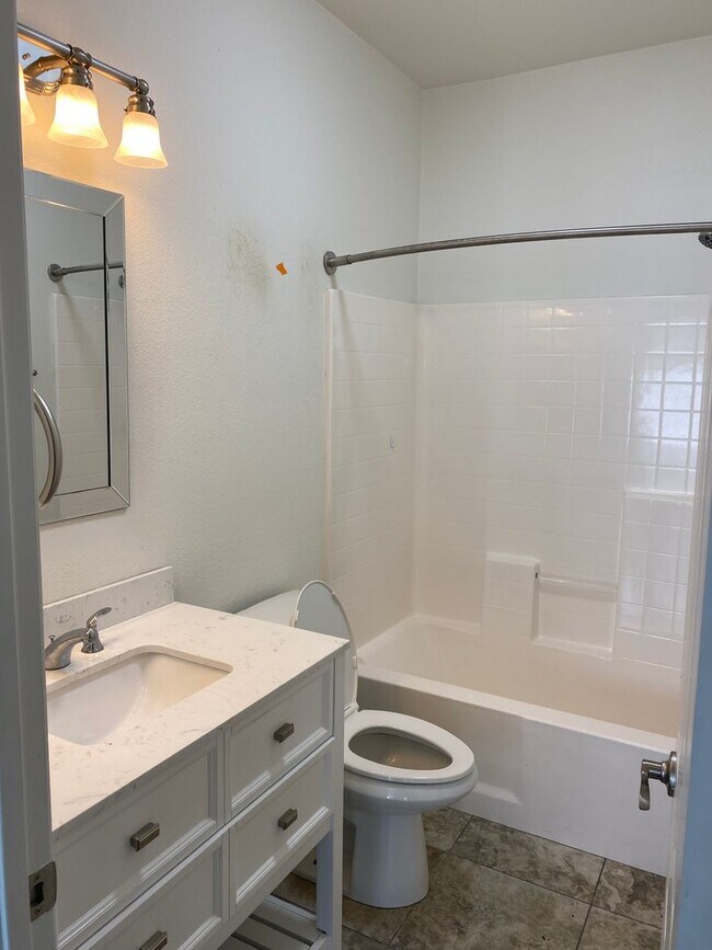 31431 Gironde Ct Winchester, CA 92596 photo 5