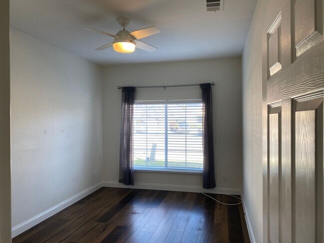 31431 Gironde Ct Winchester, CA 92596 photo 4