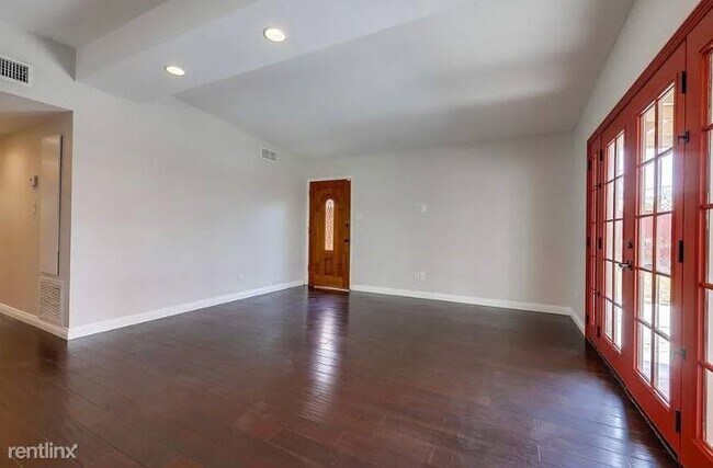 7225 Macquarie St La Mesa, CA 91942 photo 2