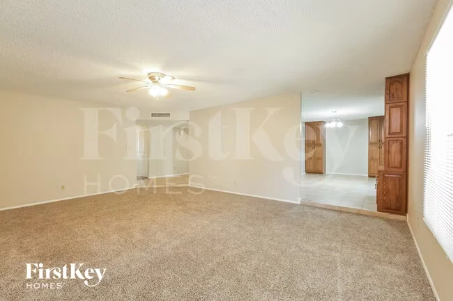 614 E Greenway Dr Tempe, AZ 85282 photo 5
